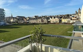 Presqu'île, appartement neuf avec balcon, salle de gym et parking